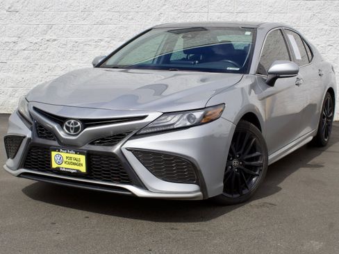 Used 2021 Toyota Camry XSE AWD/4WD image 3