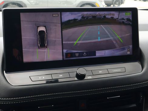 Used 2025 Nissan Rogue Platinum FWD image 27