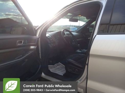 Used 2018 Ford Explorer XLT w/ Equipment Group 202A image 9