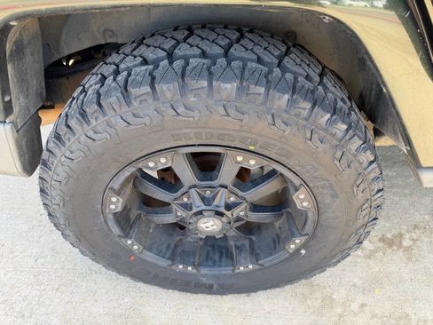 Used 2012 Jeep Wrangler Unlimited Sahara w/ Connectivity Group image 19