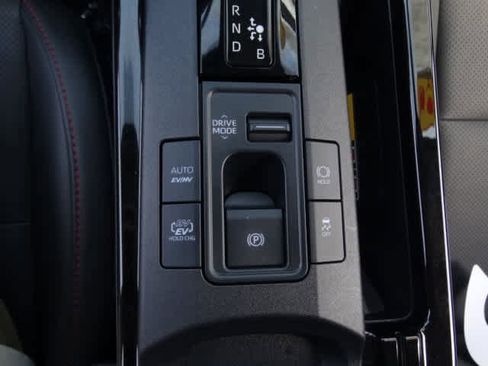 Used 2025 Toyota Prius Plug-In Hybrid image 34