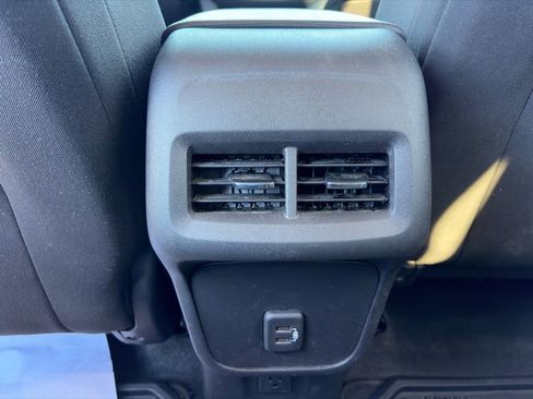 Used 2023 Chevrolet Equinox LT image 12