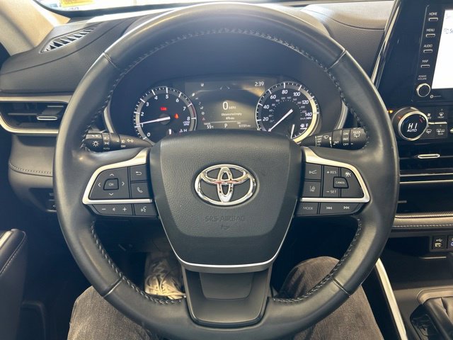 Used 2022 Toyota Highlander XLE AWD/4WD image 27