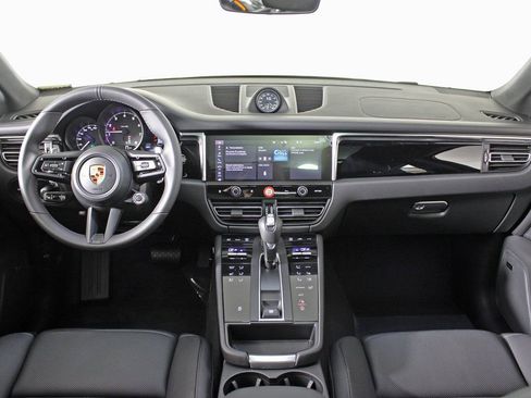 Certified 2026 Porsche Macan image 20