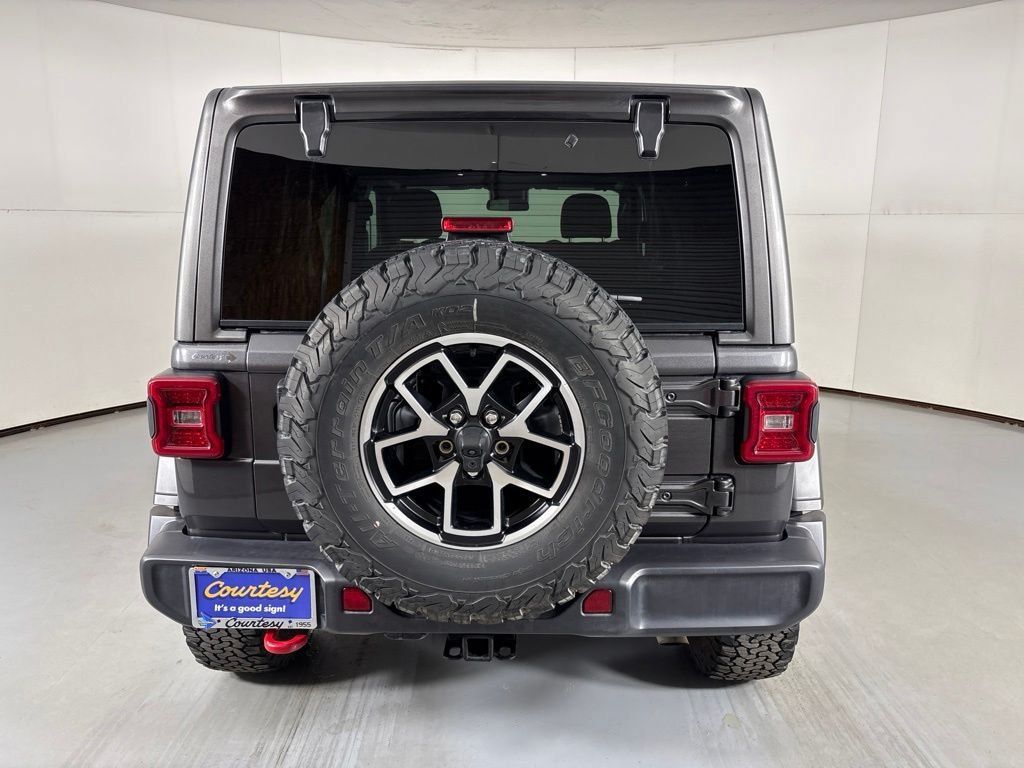 Used 2025 Jeep Wrangler Unlimited Rubicon w/ Convenience Group AWD/4WD image 7