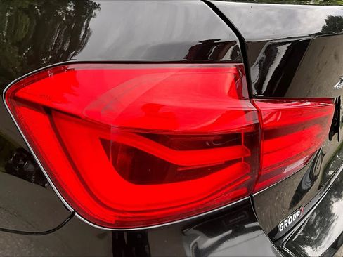 Used 2018 BMW 330i xDrive Sedan AWD/4WD image 27