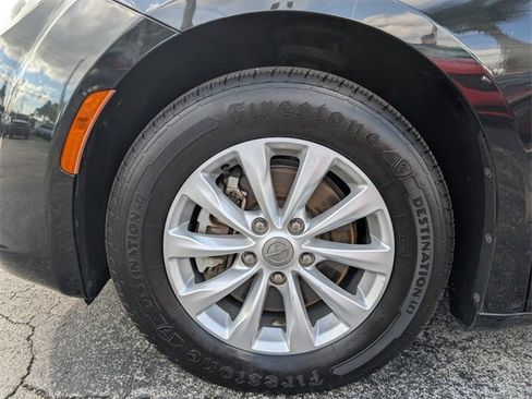 Used 2019 Chrysler Pacifica Touring Plus image 19