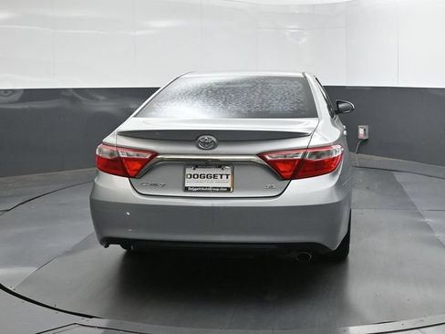Used 2017 Toyota Camry SE FWD image 5