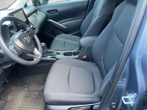 Used 2025 Toyota Corolla Cross LE FWD image 9