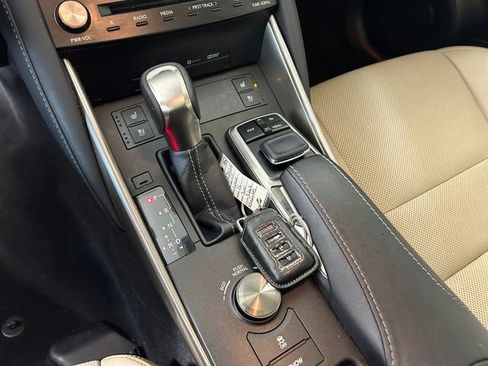 Used 2017 Lexus IS 300 AWD image 21