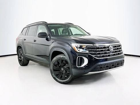 Used 2026 Volkswagen Atlas SE w/ Panoramic Sunroof Package FWD image 2