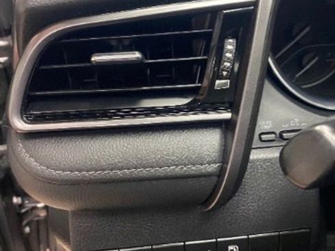 Used 2020 Toyota Camry SE w/ Sunroof Package image 27