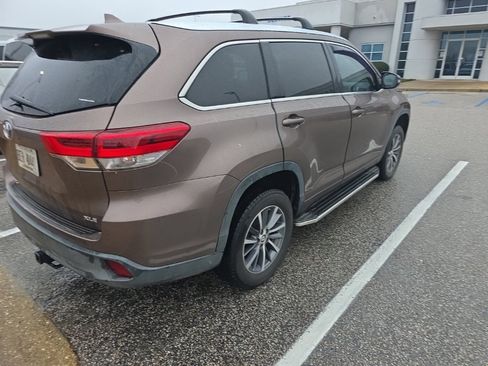 Used 2018 Toyota Highlander XLE image 6