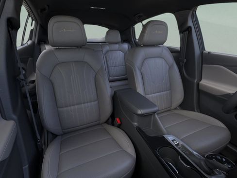 New 2026 Buick Envista Avenir image 16