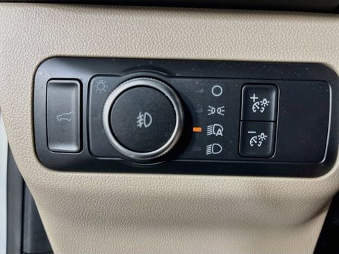 Used 2020 Ford Escape SEL FWD image 12