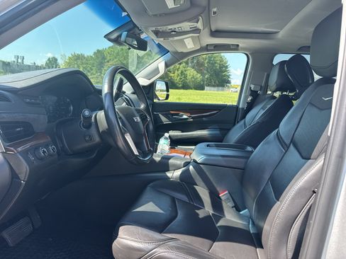 Used 2018 Cadillac Escalade ESV Luxury AWD/4WD image 5