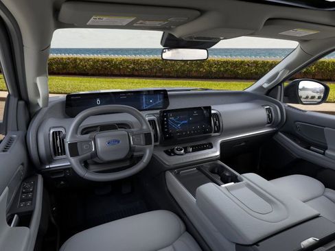 New 2025 Ford Expedition Active image 9