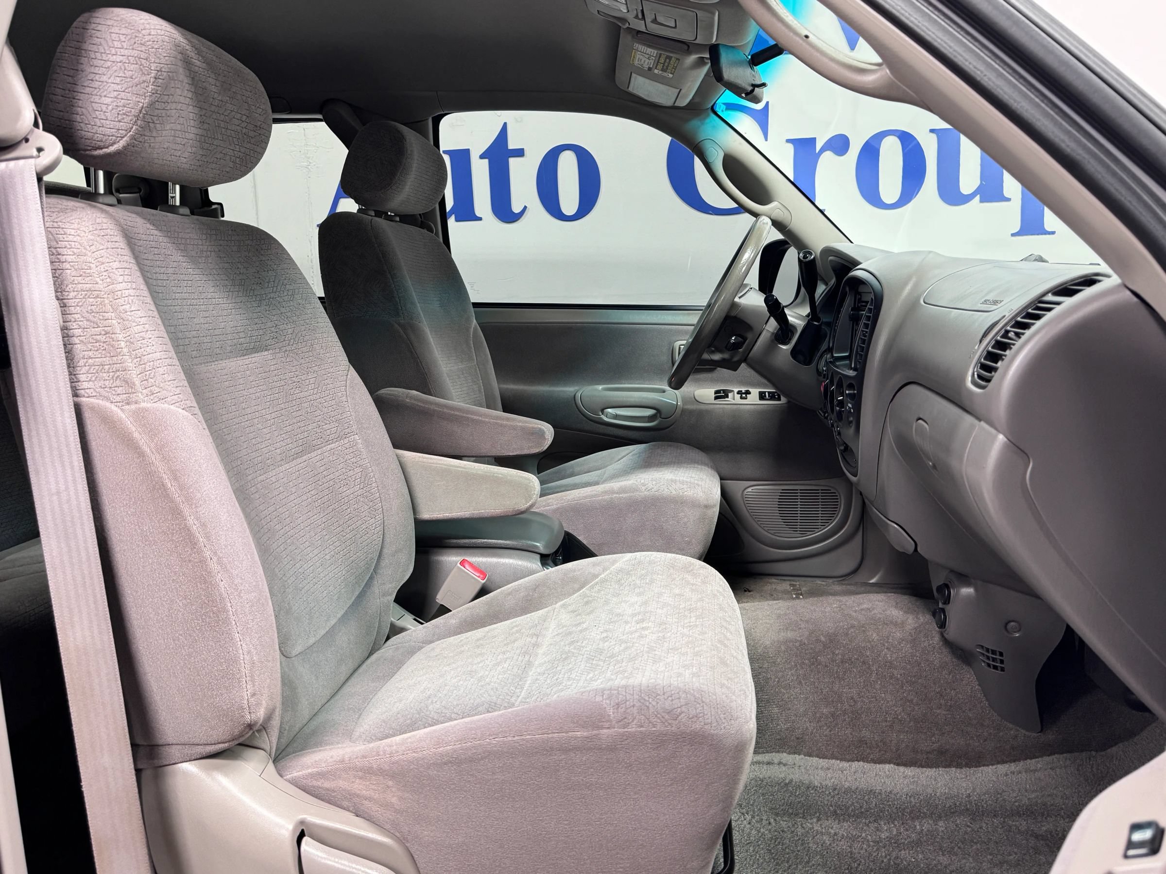 Used 2000 Toyota Tundra Limited w/ Off-Road Pkg AWD/4WD image 11