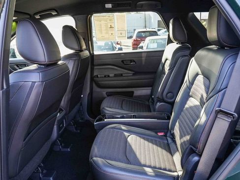 Used 2025 Nissan Pathfinder Rock Creek AWD/4WD image 19