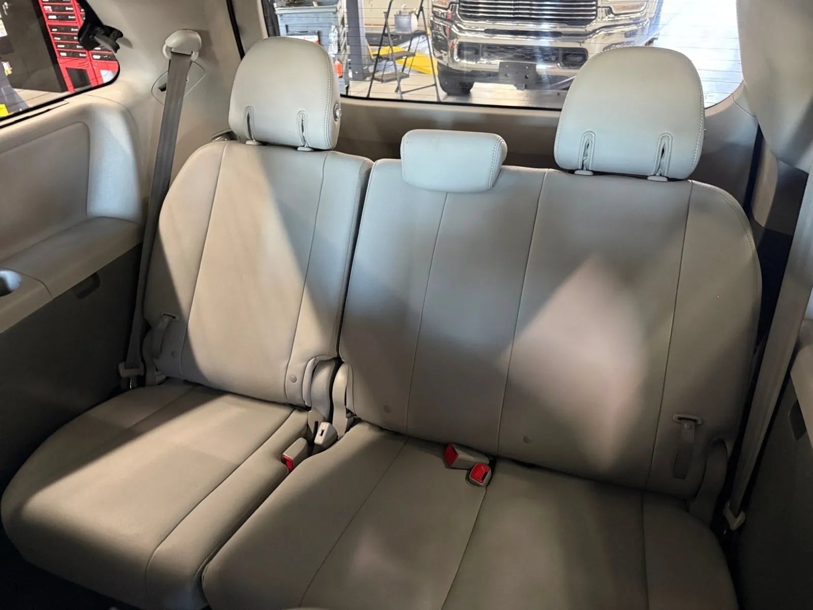 Used 2019 Toyota Sienna XLE FWD image 21