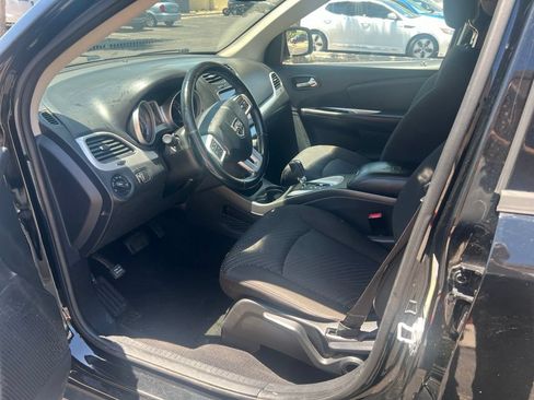 Used 2019 Dodge Journey SE FWD image 5