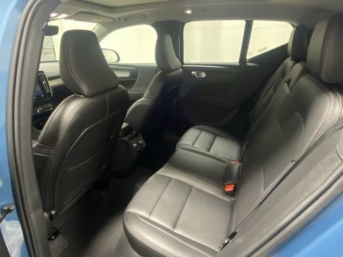 Used 2025 Volvo XC40 B5 Core image 13