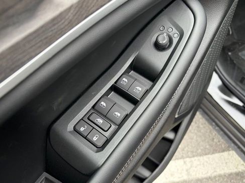New 2026 Jeep Grand Cherokee Limited w/ Luxury Tech Group II AWD/4WD image 13