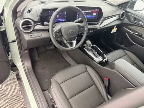 New 2025 Chevrolet Trax ACTIV w/ Driver Confidence Package image 2