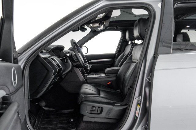 Used 2020 Land Rover Discovery Landmark AWD/4WD image 12