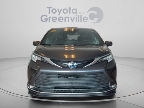 Certified 2025 Toyota Sienna Limited AWD/4WD image 9