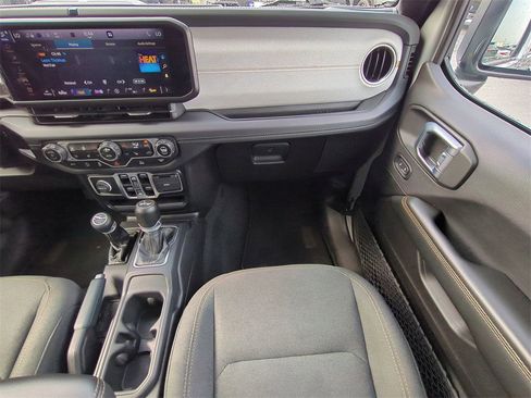 Used 2024 Jeep Wrangler Sahara image 17