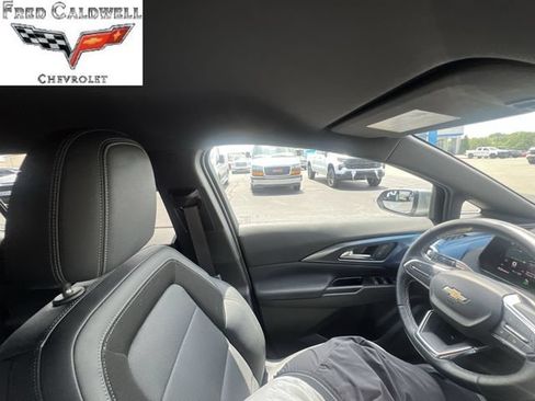 Used 2024 Chevrolet Equinox EV LT FWD image 15