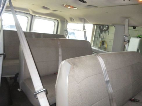 Used 2003 Ford E-350 and Econoline 350 Super Duty Wagon image 21