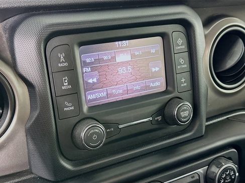 Certified 2020 Jeep Gladiator Sport AWD/4WD image 21