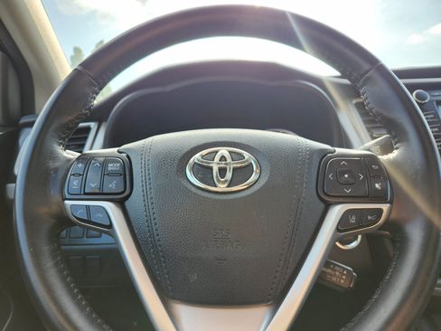 Used 2018 Toyota Highlander SE AWD/4WD image 30