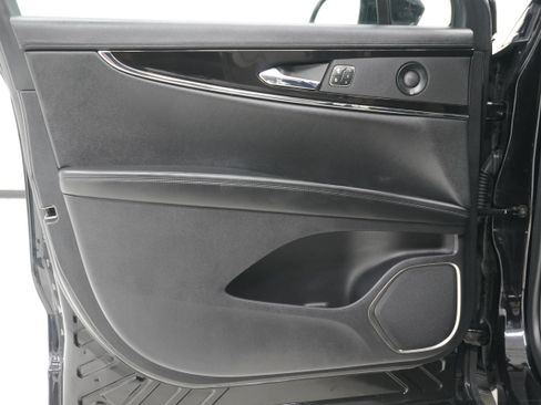 Used 2021 Lincoln Nautilus Reserve FWD image 15