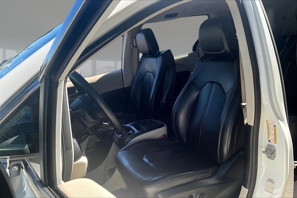 Used 2020 Chrysler Voyager Lxi FWD image 17