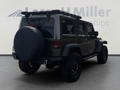 Used 2016 Jeep Wrangler Unlimited Rubicon w/ Connectivity Group AWD/4WD image 5