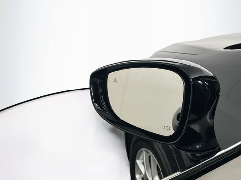 Used 2024 Chrysler Pacifica Touring-L FWD image 16