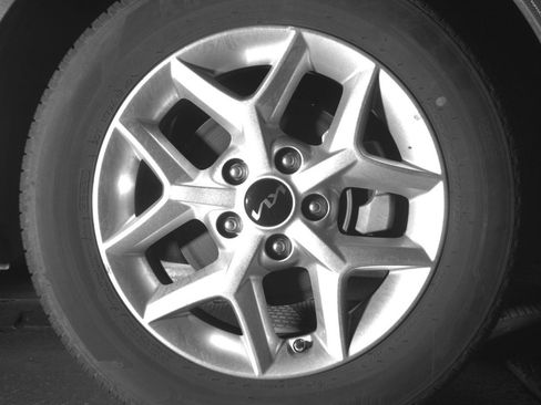 Used 2025 Kia Soul LX w/ LX Technology Package FWD image 13