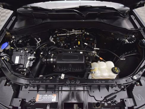 Used 2022 Ford Explorer XLT image 30