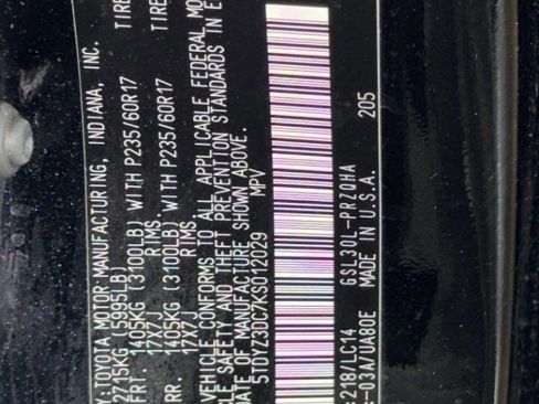 Used 2019 Toyota Sienna XLE w/ XLE Navigation Package image 17