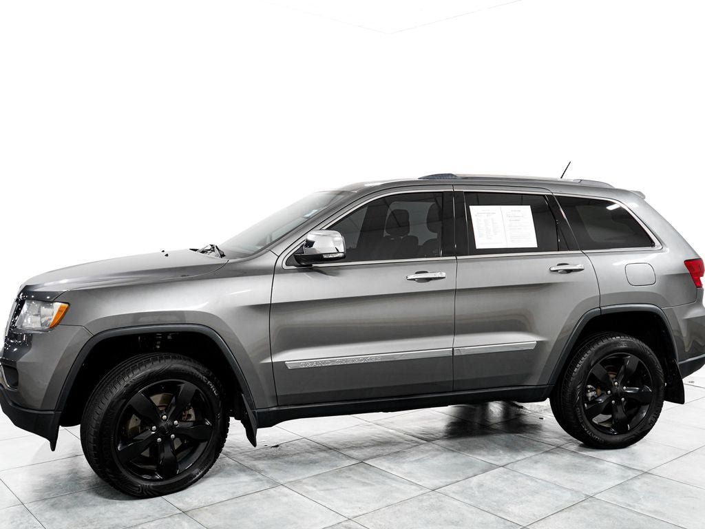 Used 2013 Jeep Grand Cherokee Overland w/ Advance Technology Group AWD/4WD image 4