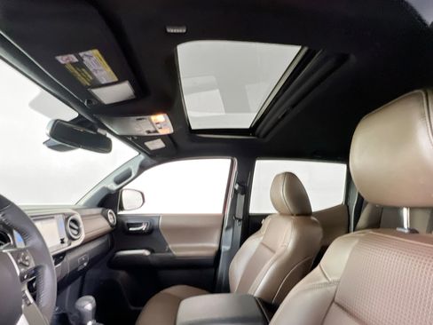 Used 2019 Toyota Tacoma Limited image 23