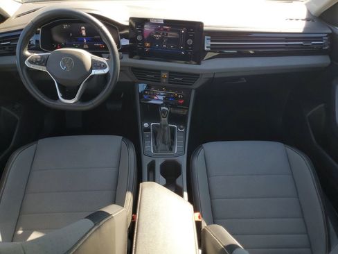 Used 2025 Volkswagen Jetta SE image 16