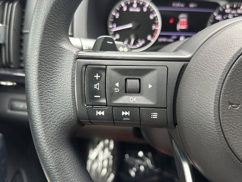 Used 2024 Nissan Pathfinder S AWD/4WD image 30