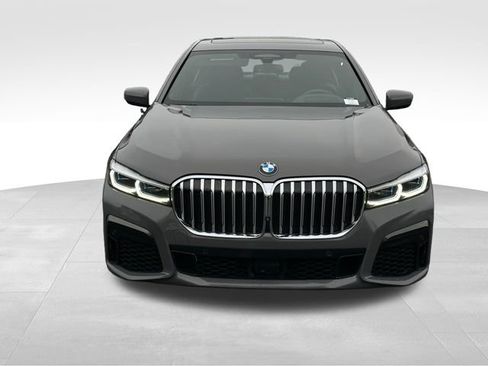 Used 2020 BMW 740i w/ M Sport Package image 8