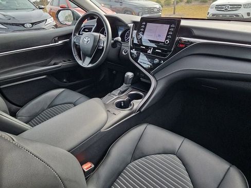 Used 2024 Toyota Camry SE image 15