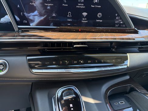 Used 2023 Cadillac Escalade ESV Sport Platinum w/ LPO, ONYX Package image 17