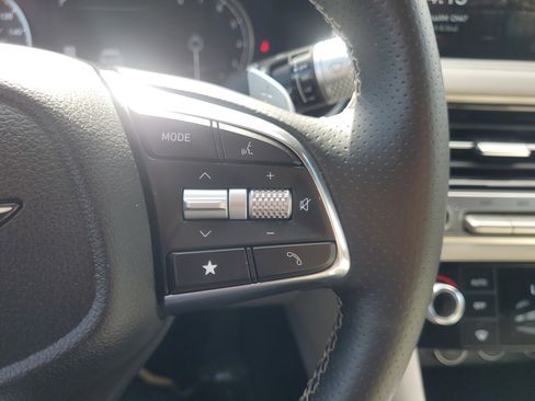 Used 2025 Genesis G70 2.5T image 27